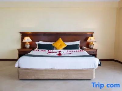 Golden Tulip - 102