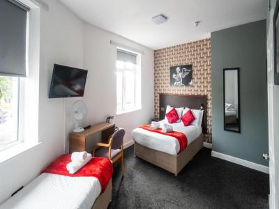 Trivelles - Manchester - Cross Lane - 27