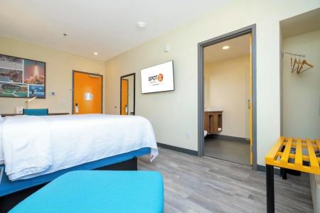 Spot x By Red Collection Orlando International Dr - 41