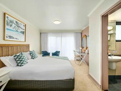 Rydges - 102