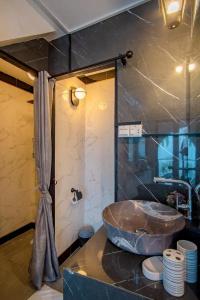 Isara Boutique And Cafe - 31