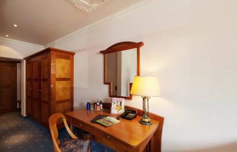 Post-Hotel - 5