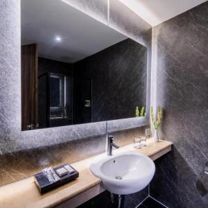 Stark Boutique and Spa - 42