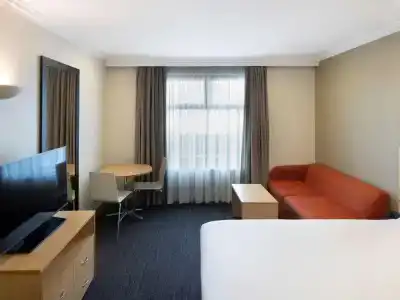Travelodge Martin Place - 55