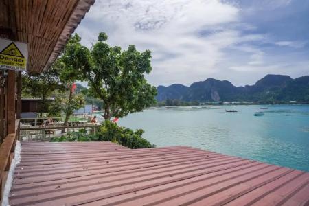 Phi Phi Cozy Seafront Resort - 93