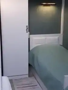 Nicolas - 18