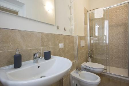 Regis Condo - 140