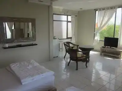 Urbanview Wayan Mansion - 1