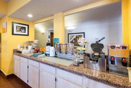 Quality Inn & Suites West Chase - 10