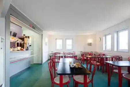 ibis Budget Caen Memorial - 17