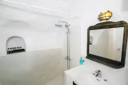 Alexander's Suites - 8