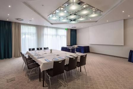 Ramada by Wyndham Dresden - 24