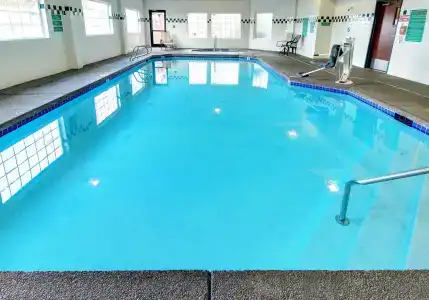 Phoenix Inn Suites - - 8