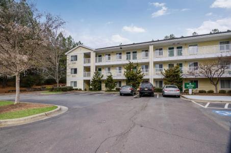 Hometowne Studios by Red Roof - University Pkwy - 0