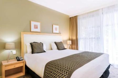Rydges - 57