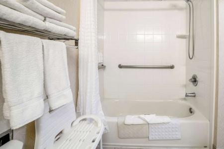 Country Inn & Suites by Radisson, at Mills, CA - 45