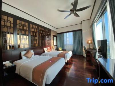 Halong Palace - 55