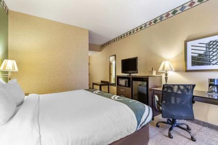 Quality Inn San Antonio Fiesta at Six Flags - 3