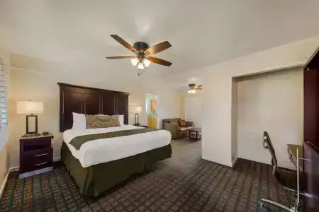 Clarion Collection Oaks Inn - 44