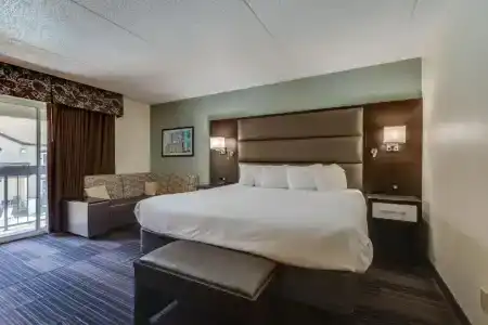 Club Nashville Inn & Suites - 29