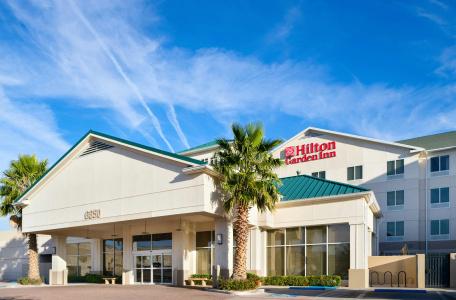 Hilton Garden Inn Airport - 44