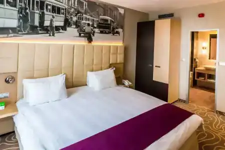 Holiday Inn - 75