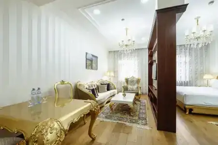 Royal Residence - 301