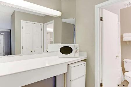 Days Inn by Wyndham Tucson City Center - 29