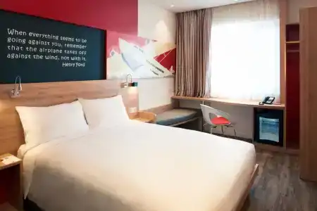 Ibis Saigon Airport - 4