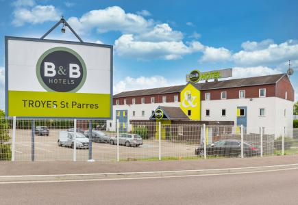 b&b hôTel Troyes Saint-Parres-Aux-Tertres - 0