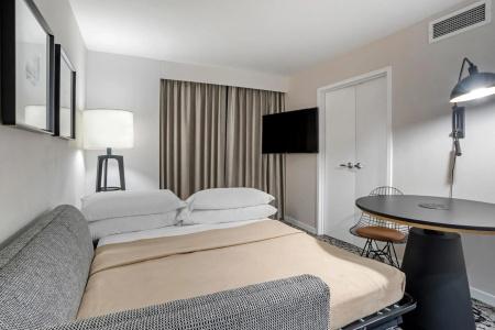 Sheraton Suites Old Town - 22