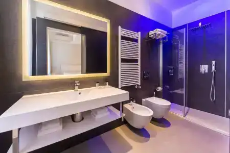 Metropolitan - 29
