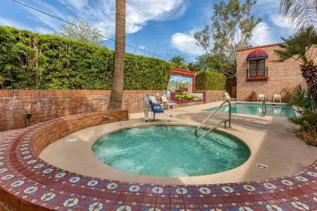 Comfort Suites At Sabino Canyon - 17