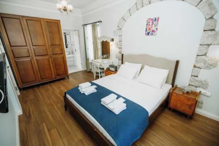 Beyaz Kapi Boutique - 15