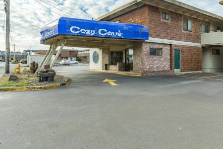 Cozy Cove Beachfront Inn - 0