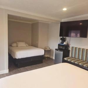 Bay Front Inn - 26