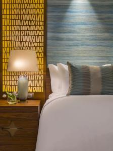 The Ritz-Carlton, - 7