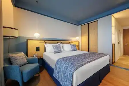 Carlton International - 75