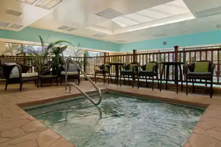 Hilton North Hills - 14