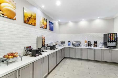Country Inn & Suites by Radisson, Beach, TX - 10