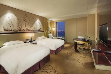 Hilton Wuhan Riverside - 56