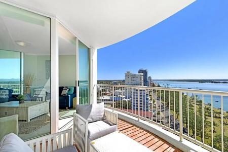 Crystal Bay On The Broadwater - 411