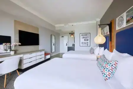 The Waterfront Beach Resort, A Hilton - 3