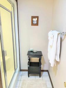 Breakers Boutique Inn - 119