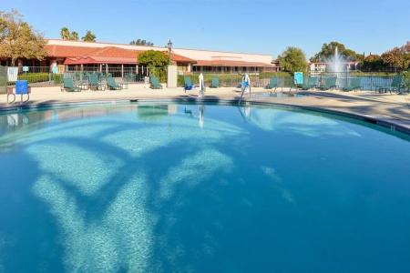 Red Lion Woodlake - 12