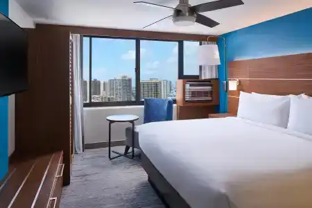 Holiday Inn Express Waikiki, An Ihg - 2