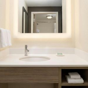 SpringHill Suites by Marriott Convention Center - 36