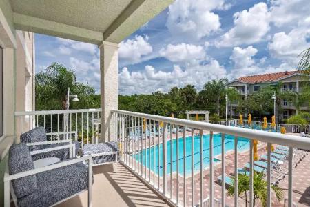 DoubleTree Suites by Hilton - 41