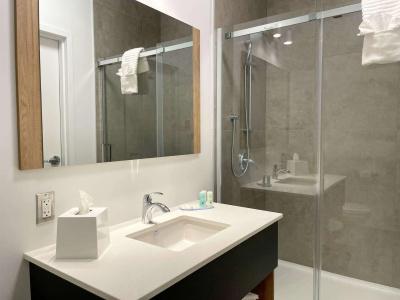 Quality Inn - 8