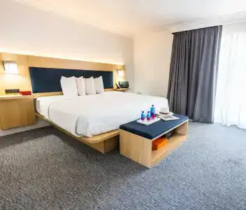 Ramada by Wyndham Los Angeles/Downtown West - 4